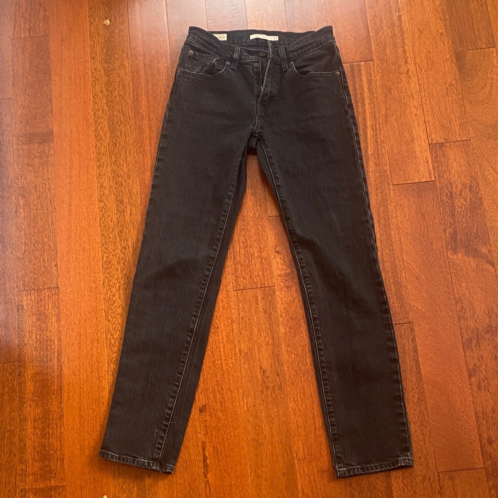 Levis black straight jeans!